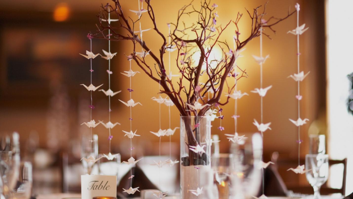 14 Dining Table Centerpiece Ideas For Your Next Dinner Party